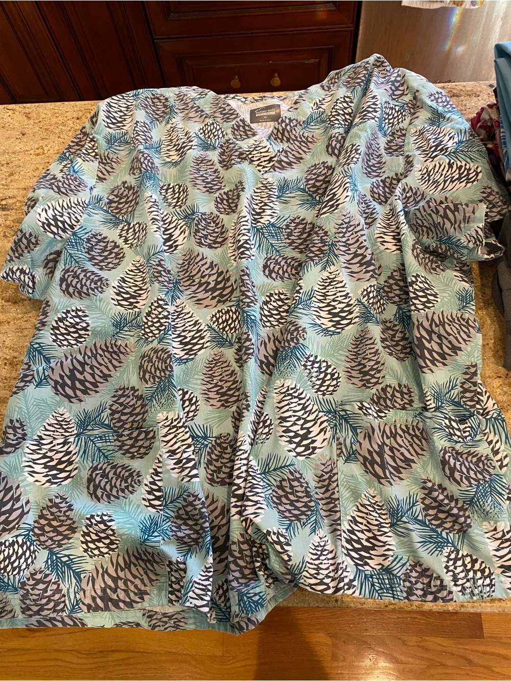 UA pinecone print scrub top size 4X